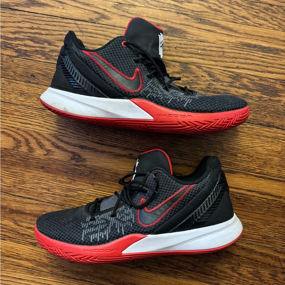 Nike Kyrie Flytrap 2 Bred Black Red Size 10.5
Sneakers w/ Box AO4436-016.
